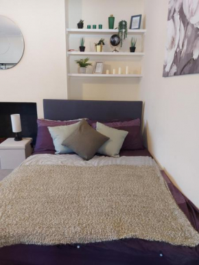 Large 4 bedrooms golders green